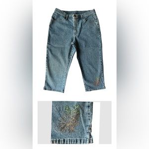 Y2K Riders by Lee Capri Jeans, Light-wash denim with embroidered floral